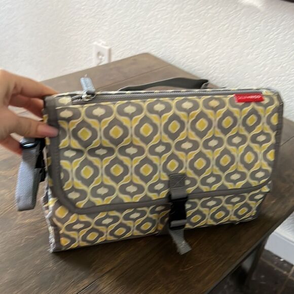 Skip Hop Travel Diaper Changing Pad - Picture 5 of 7